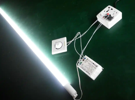 0-10V调光led灯管1.2c?8w