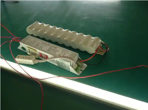 搴旀ed鐏鐢墊簮鍔犵伅綆?png